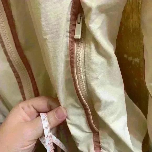 Nike Sportswear Windrunner Jacket Guava Ice Pink Two Tone Hooded Size Medium - Picture 5 of 14